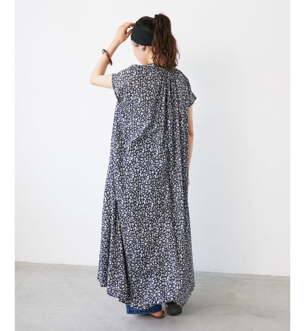  「《手洗い可能》フラワープリントネックギャザーワンピース」|ワンピース|