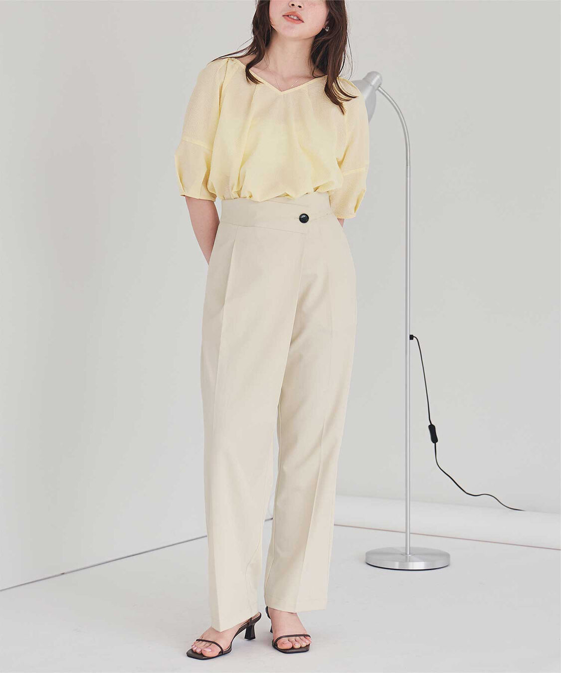 ur's「ラップ風デザインハイウエストパンツ」|スラックス|