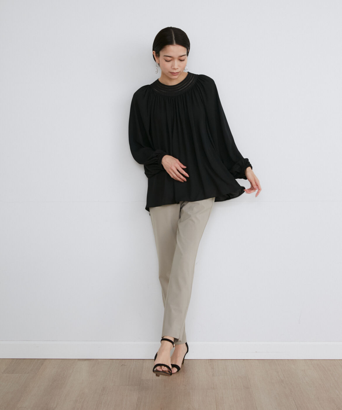 INED「《大きいサイズ》4WAYストレッチテーパードパンツ《アンクル丈/股下68cm》」|スラックス|