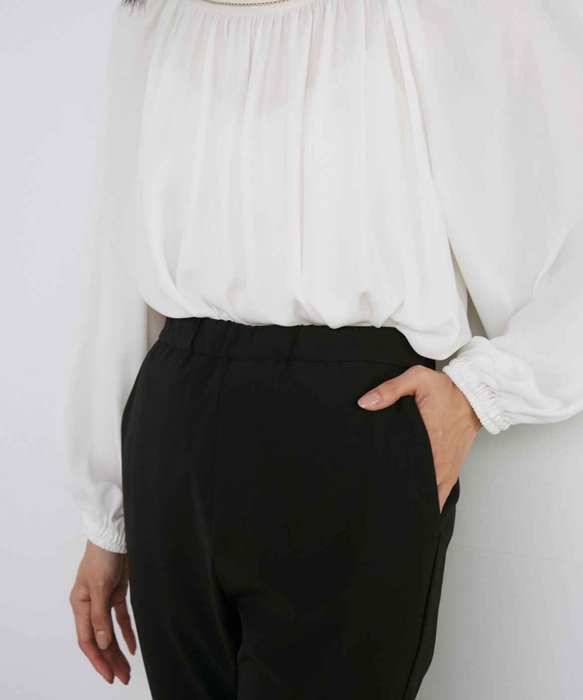 INED「《大きいサイズ》4WAYストレッチテーパードパンツ《アンクル丈/股下68cm》」|スラックス|