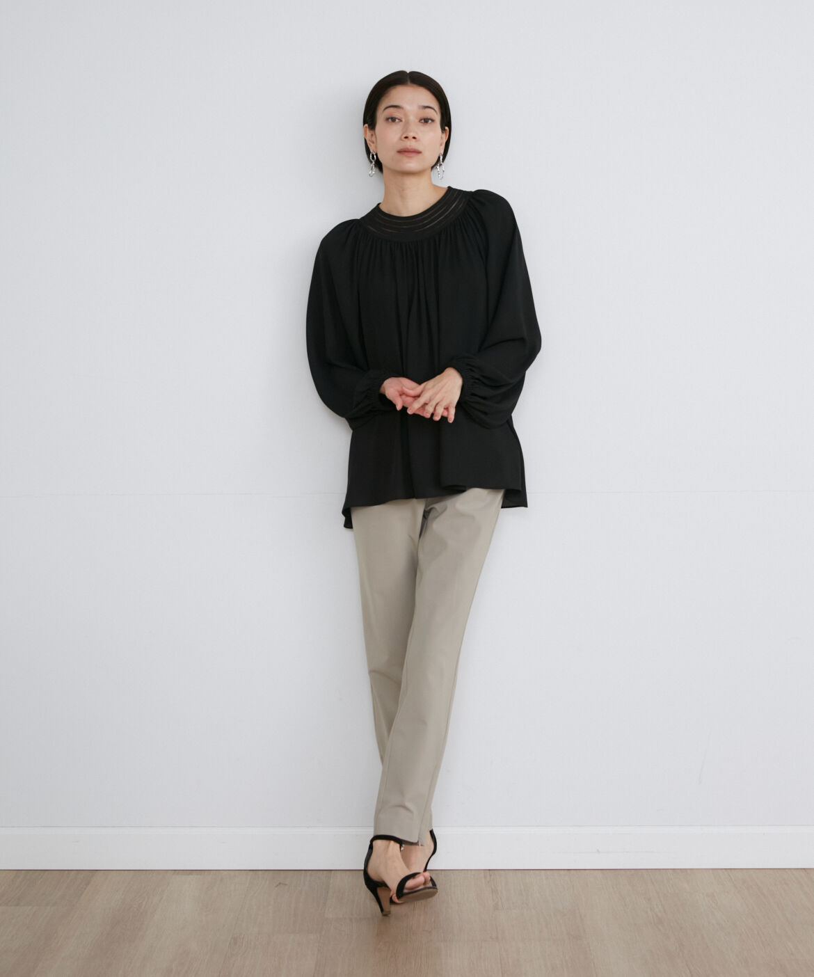 INED「《大きいサイズ》4WAYストレッチテーパードパンツ《アンクル丈/股下68cm》」|スラックス|