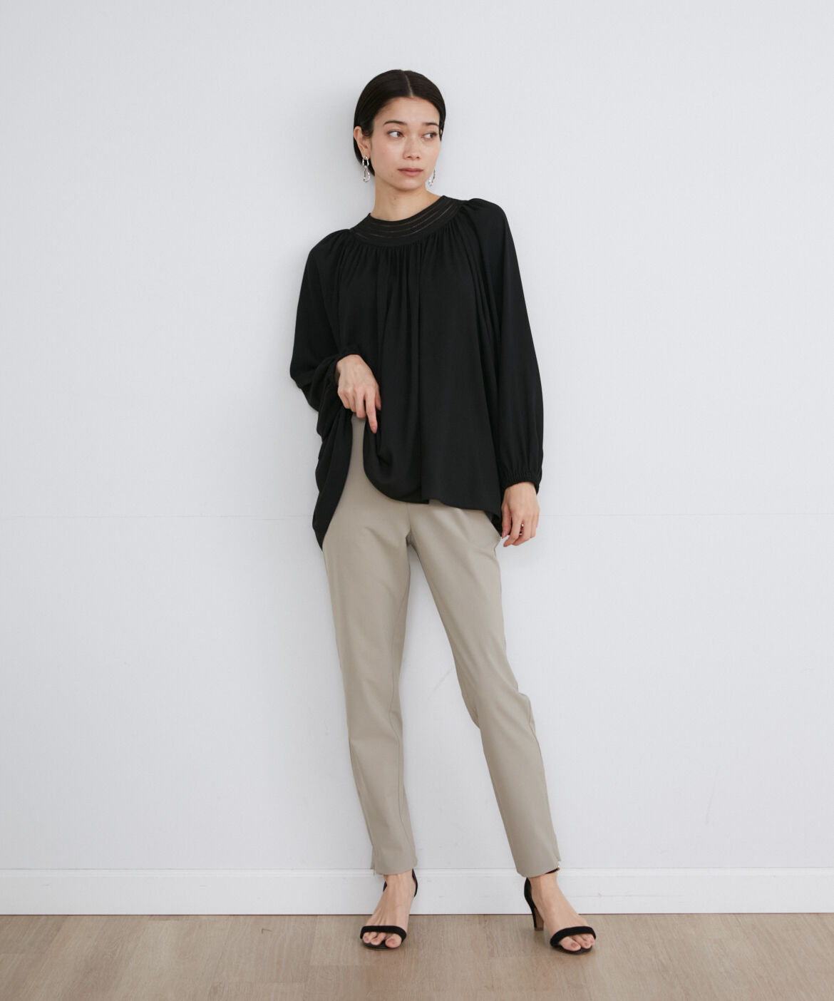 INED「《大きいサイズ》4WAYストレッチテーパードパンツ《アンクル丈/股下68cm》」|スラックス|