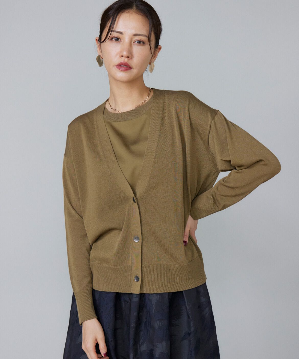 Le Souk「《大きいサイズ》シルキーライクVネックニットカーディガン」|カーディガン|