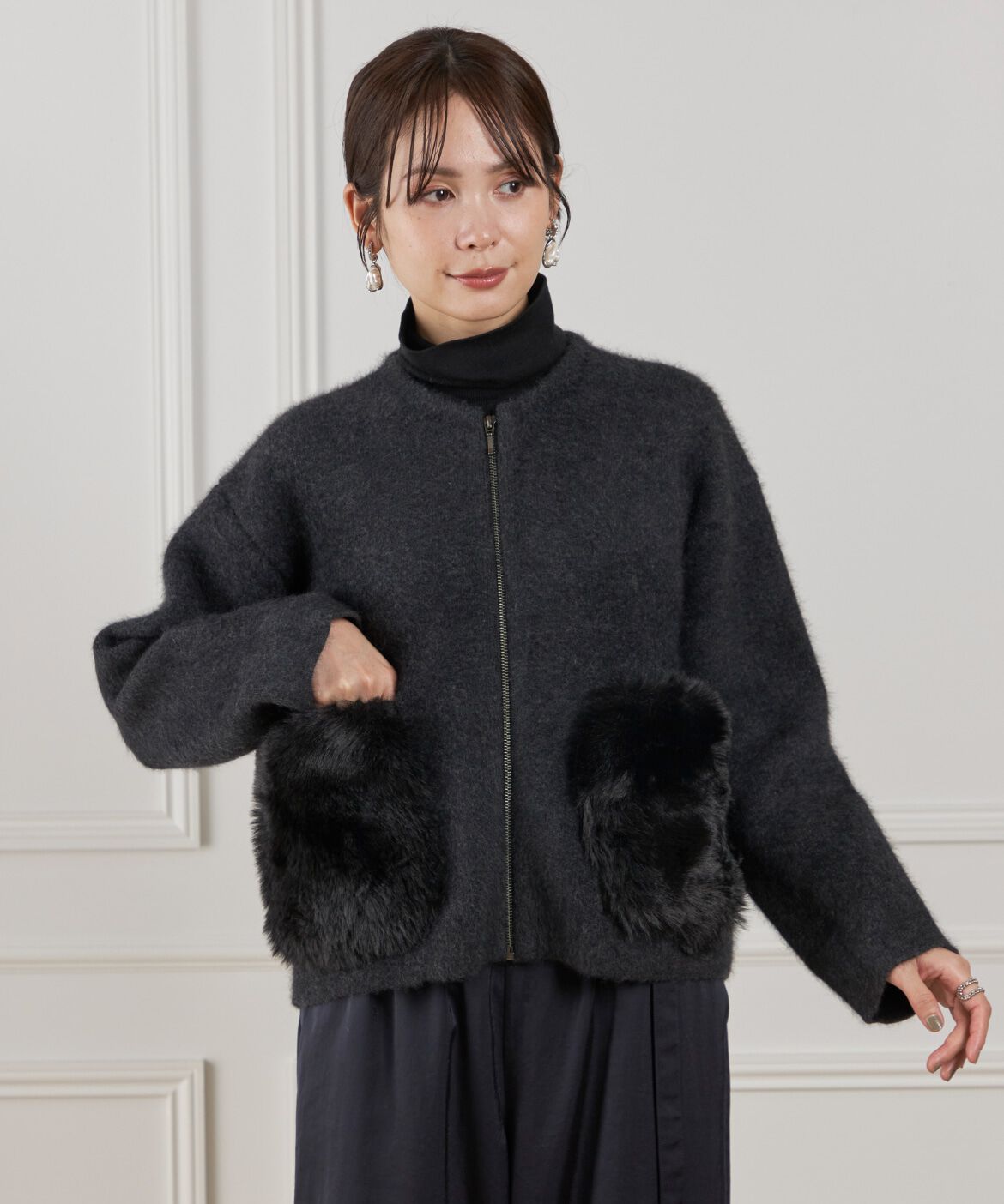 Le Souk「《45th限定企画》フェイクファーポケット ラクーン ニットブルゾン」|カーディガン|チャコールグ 3