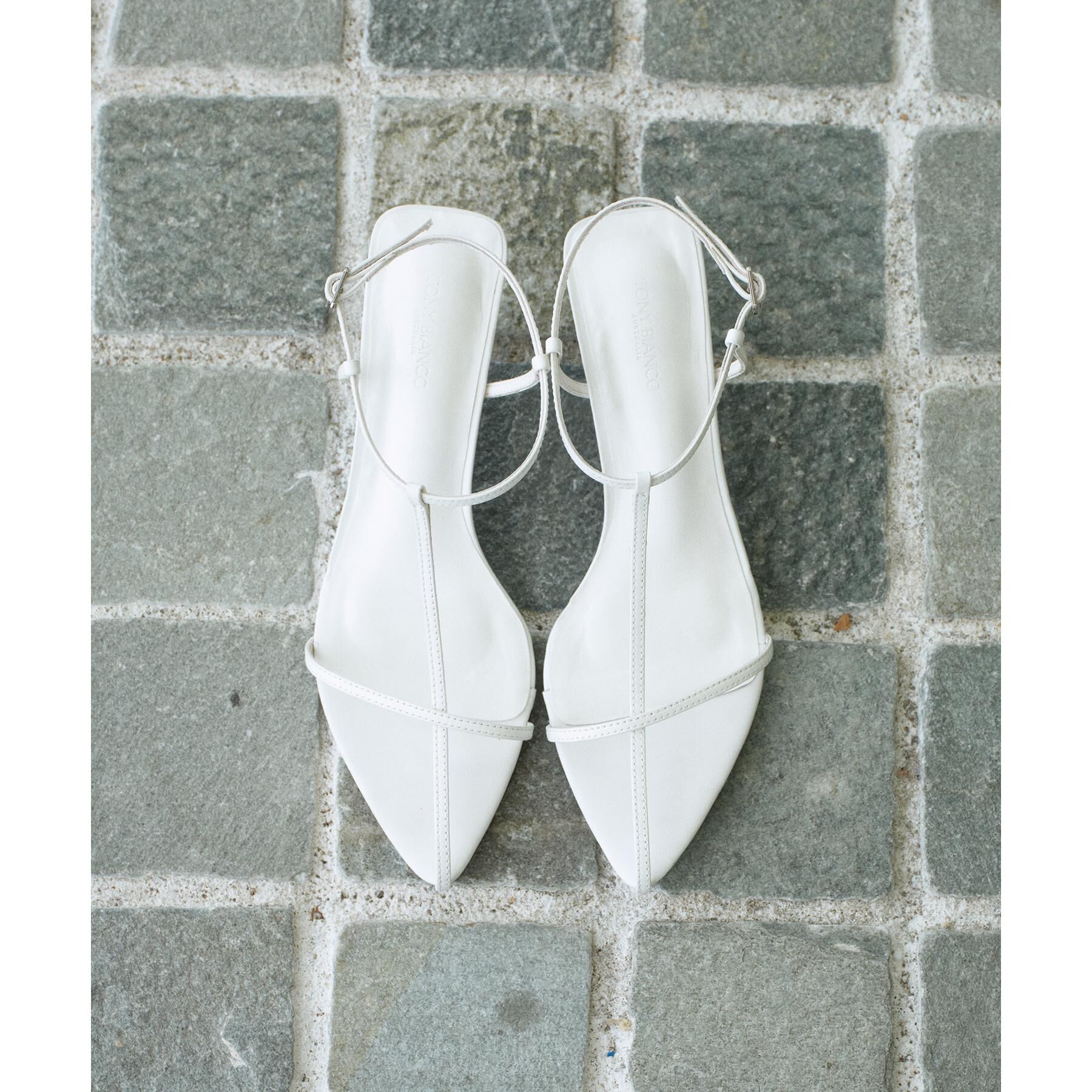 CODE A「tony bianco｜FAST HEELS」|サンダル|ホワイト(001)