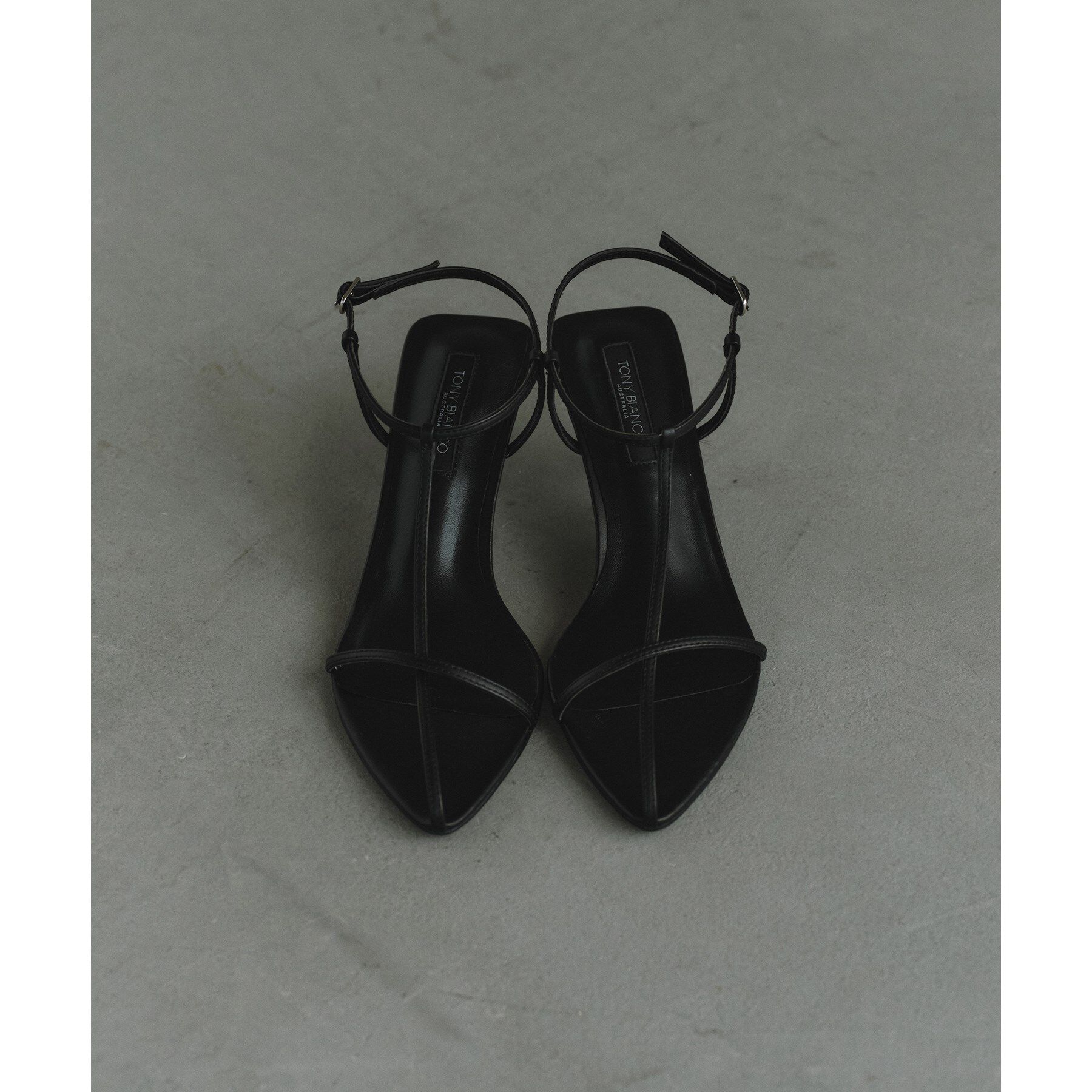 CODE A「tony bianco｜FAST HEELS」|サンダル|