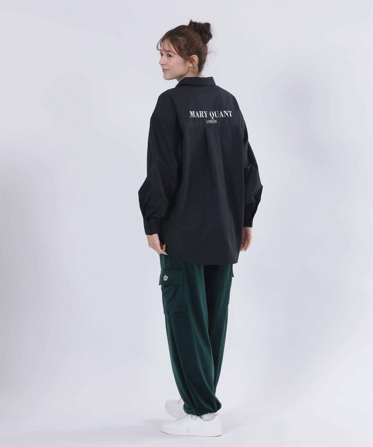 MARY QUANT「バックロゴシャツ ブラウス」|カーディガン|