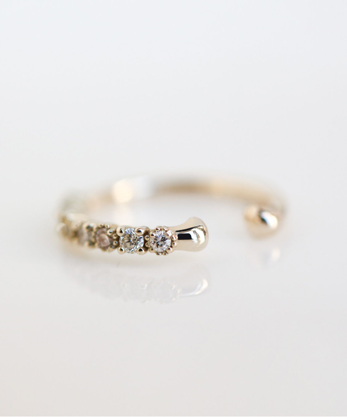  「ダイヤモンド ハーフエタニティ シリウス イヤーカフ | K10YG 【片耳用】」|イヤーカフ|