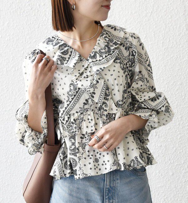 SHIPS any「《予約》SHIPS any:〈洗濯機可能〉バンダナ プリント カシュクール フリル ブラウス」|シャツ・ブラウス|オフホワイト