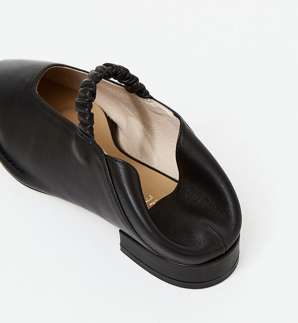 AU BANNISTER「ステッチダウンキャザーベルトバブーシュフラット」|パンプス|