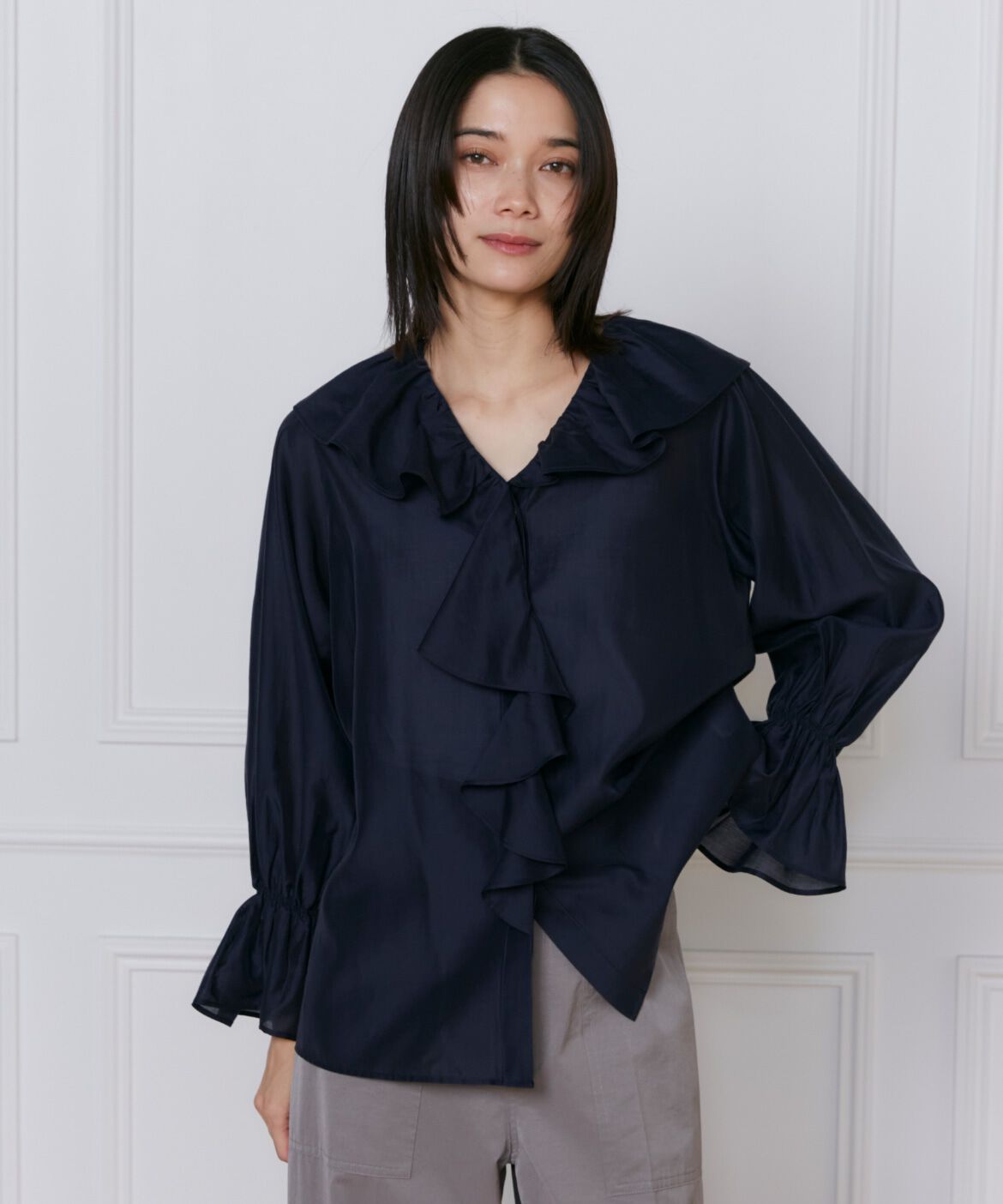 INED「《大きいサイズ》シャイニーローンフリルブラウス」|シャツ・ブラウス|