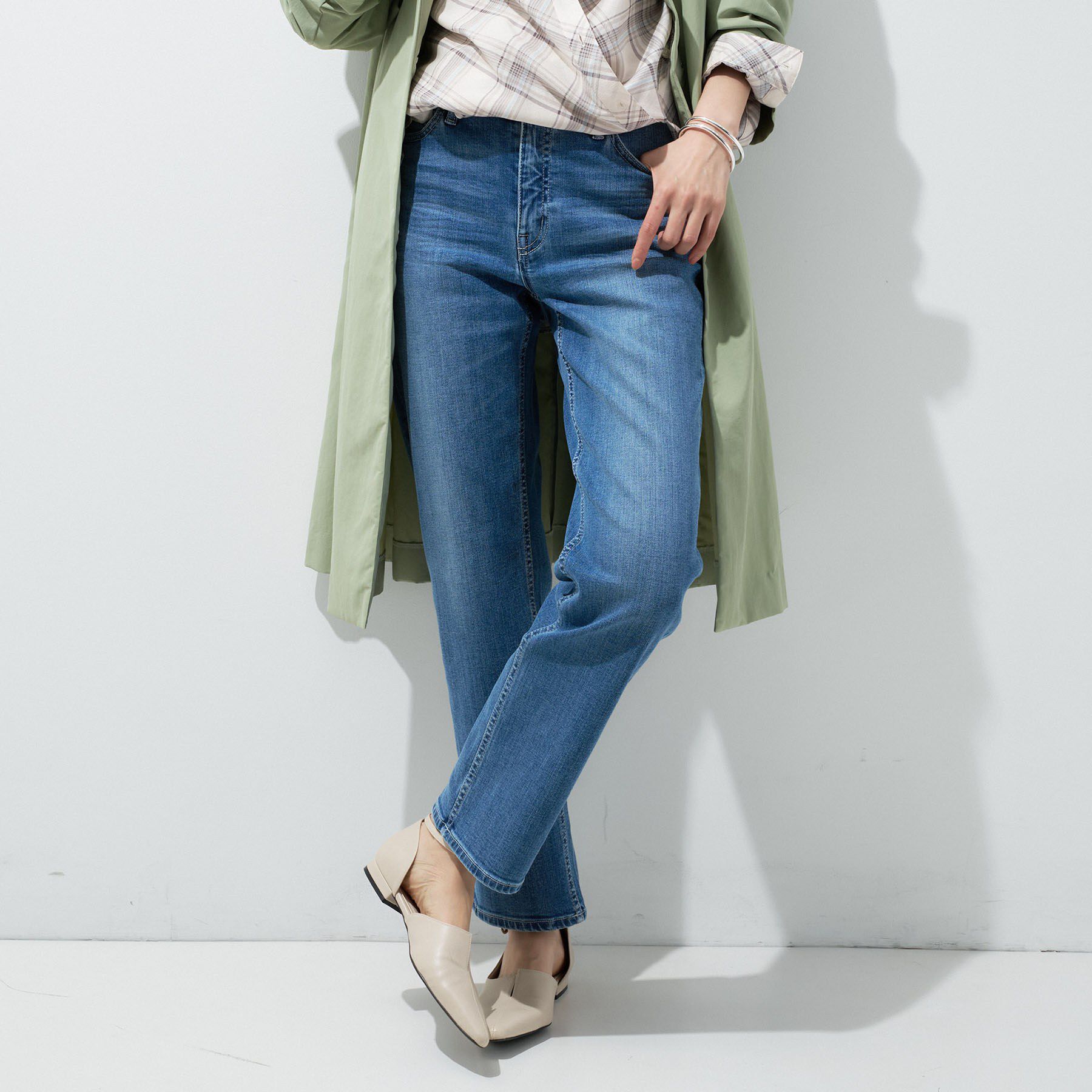 INDIVI「【春の新色登場！褒められデニム】スリムストレート デニムパンツ」|デニム|ブルー(692)