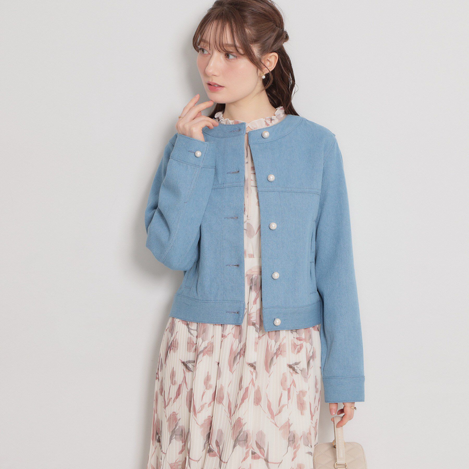 Couture broach「【洗える・綿100％】パール調ボタン デニムジャケット」|デニムジャケット|
