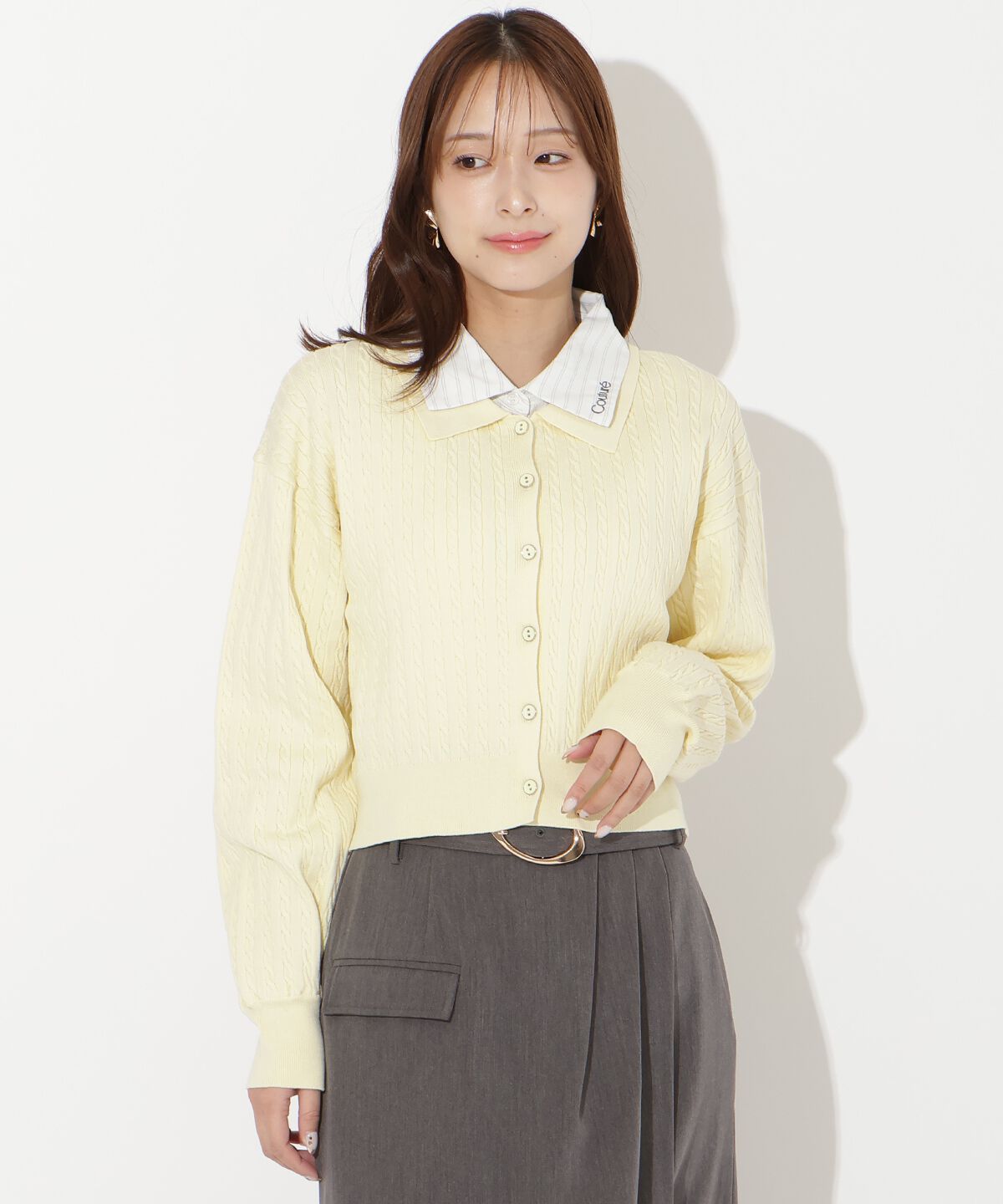 アンドクチュール「シャツレイヤード風ケーブルカーディガン」|カーディガン|イエロー