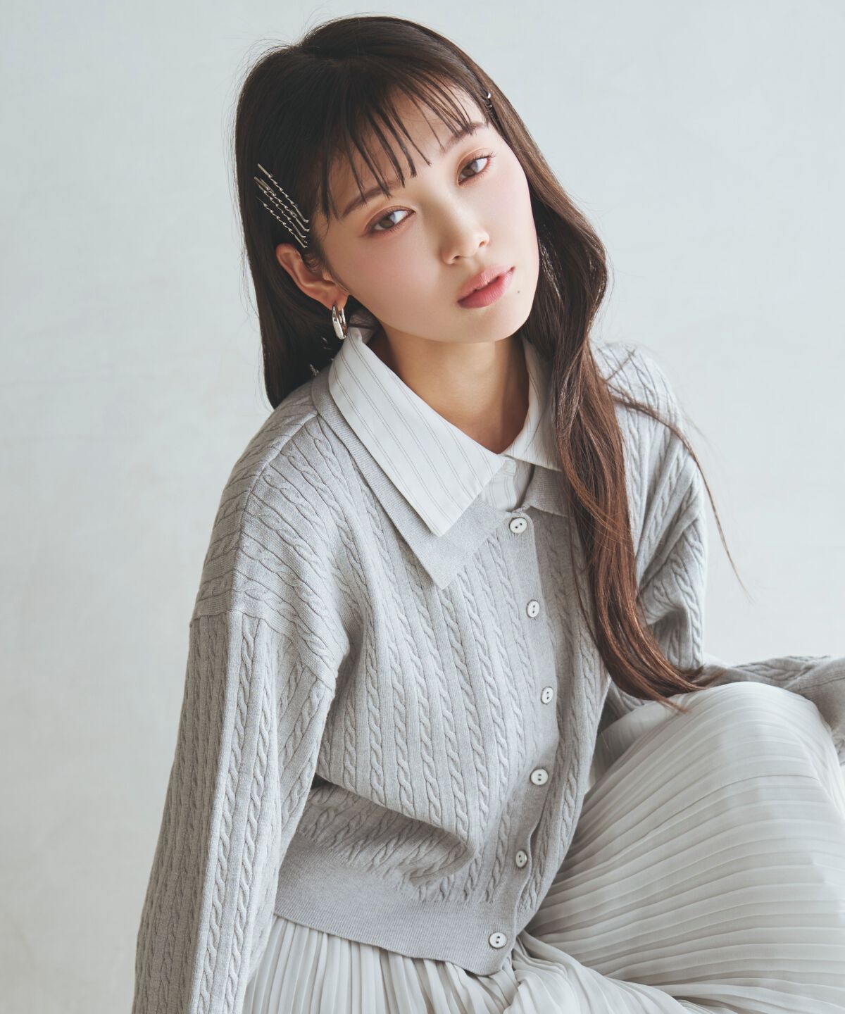 アンドクチュール「シャツレイヤード風ケーブルカーディガン」|カーディガン|