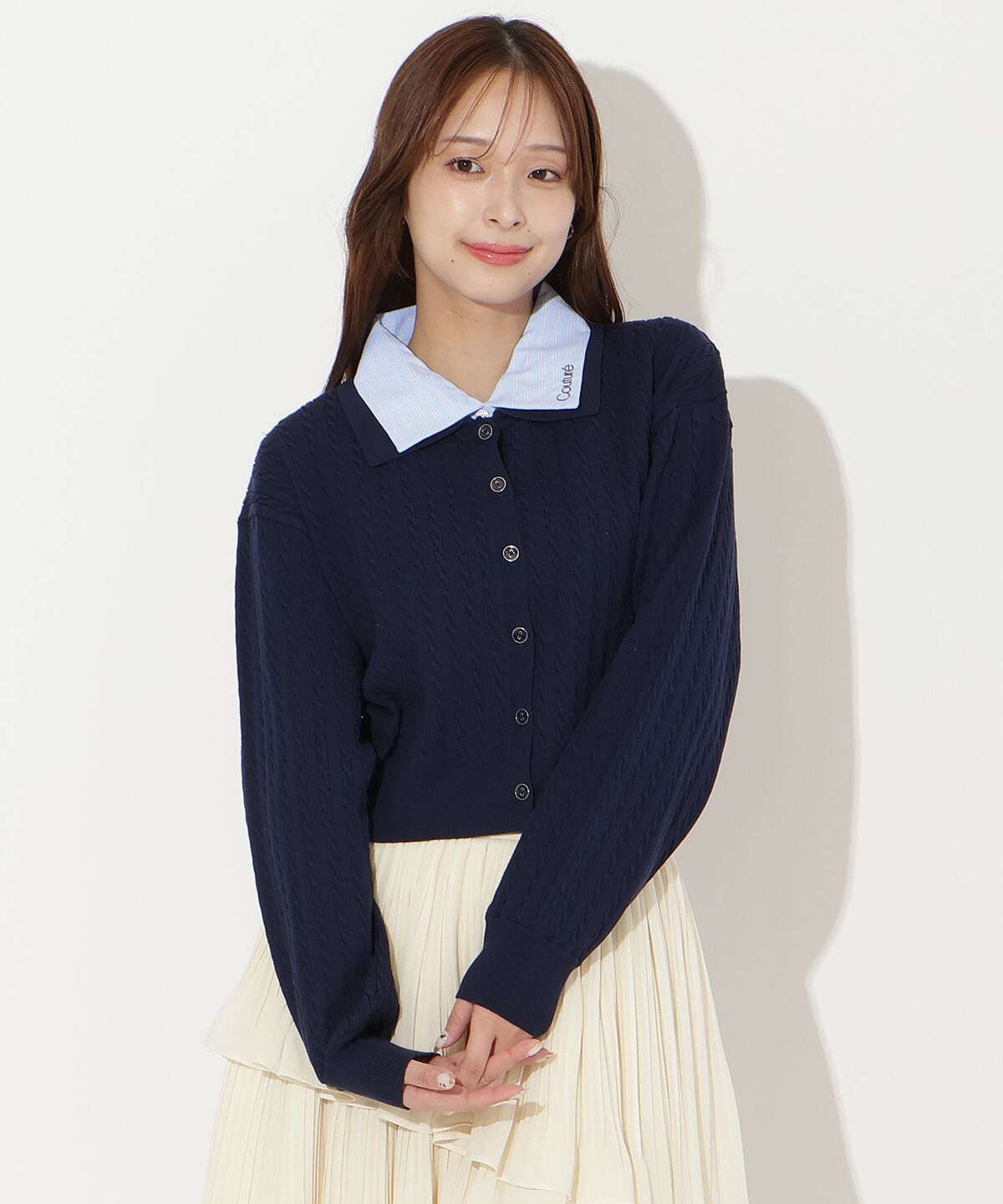 アンドクチュール「シャツレイヤード風ケーブルカーディガン」|カーディガン|ネイビー