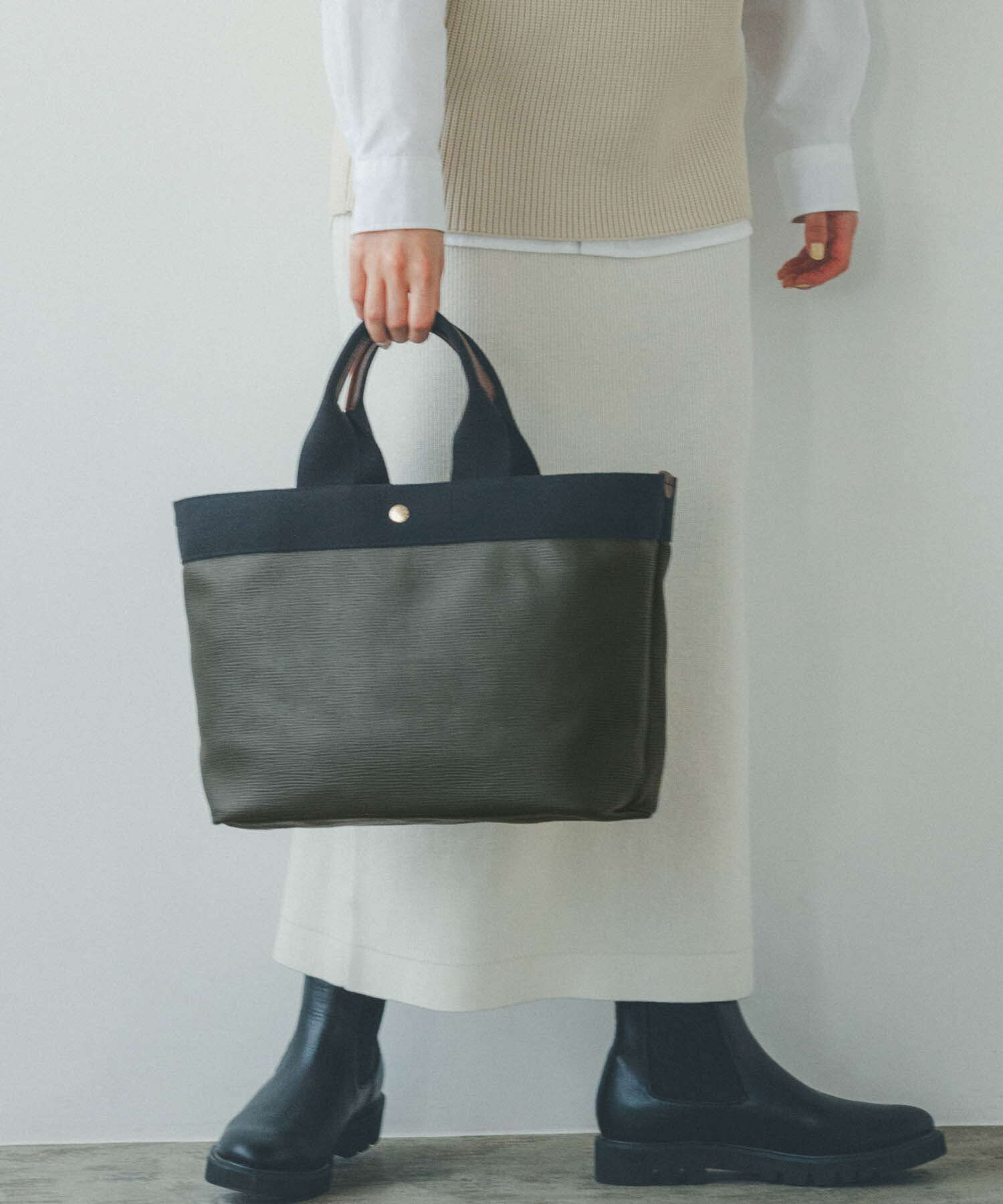 TOPKAPI BREATH「【VERY 10月号掲載】RIPPLE リプル ネオレザー A4トートバッグ」|トートバッグ|ダークカーキ