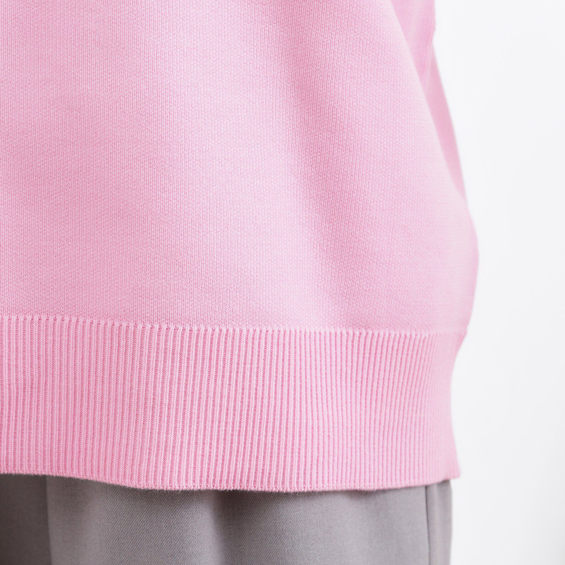 grove「ラフさときれいめを両立する、大人のスウェットライクVネックニット」|ニット・セーター|