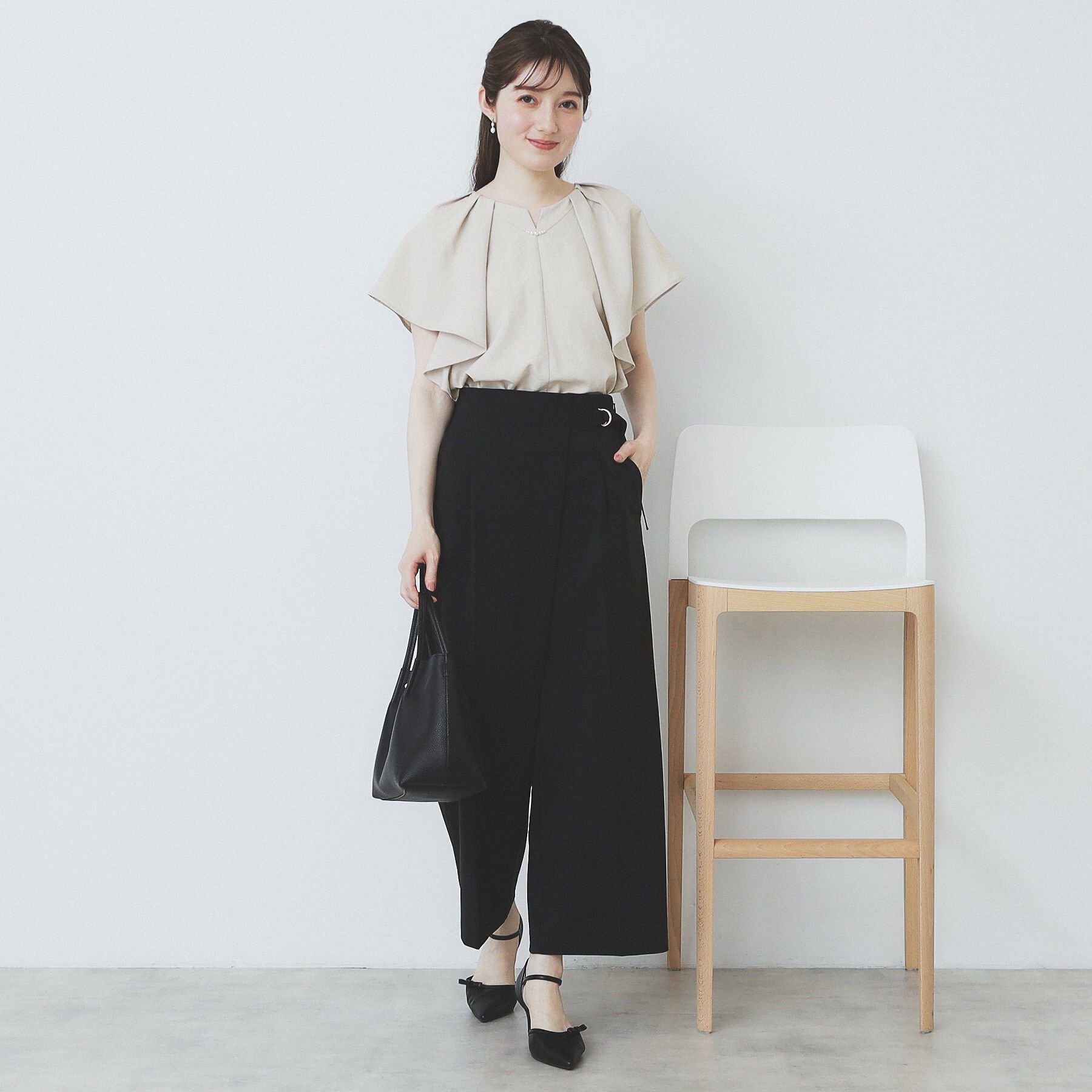 index「《7色展開/S-LLサイズ》フリルタックスリーブキーネックブラウス【吸水速乾/洗濯機可/イージーアイ」|シャツ・ブラウス|