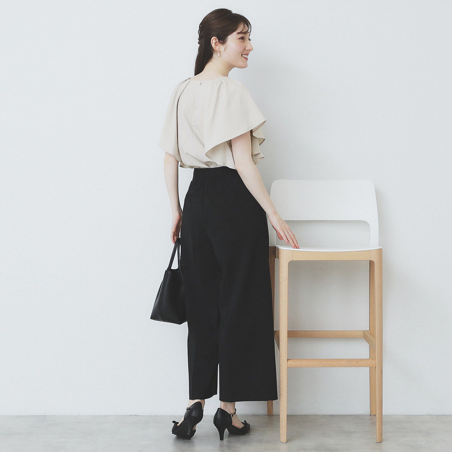 index「《7色展開/S-LLサイズ》フリルタックスリーブキーネックブラウス【吸水速乾/洗濯機可/イージーアイ」|シャツ・ブラウス|