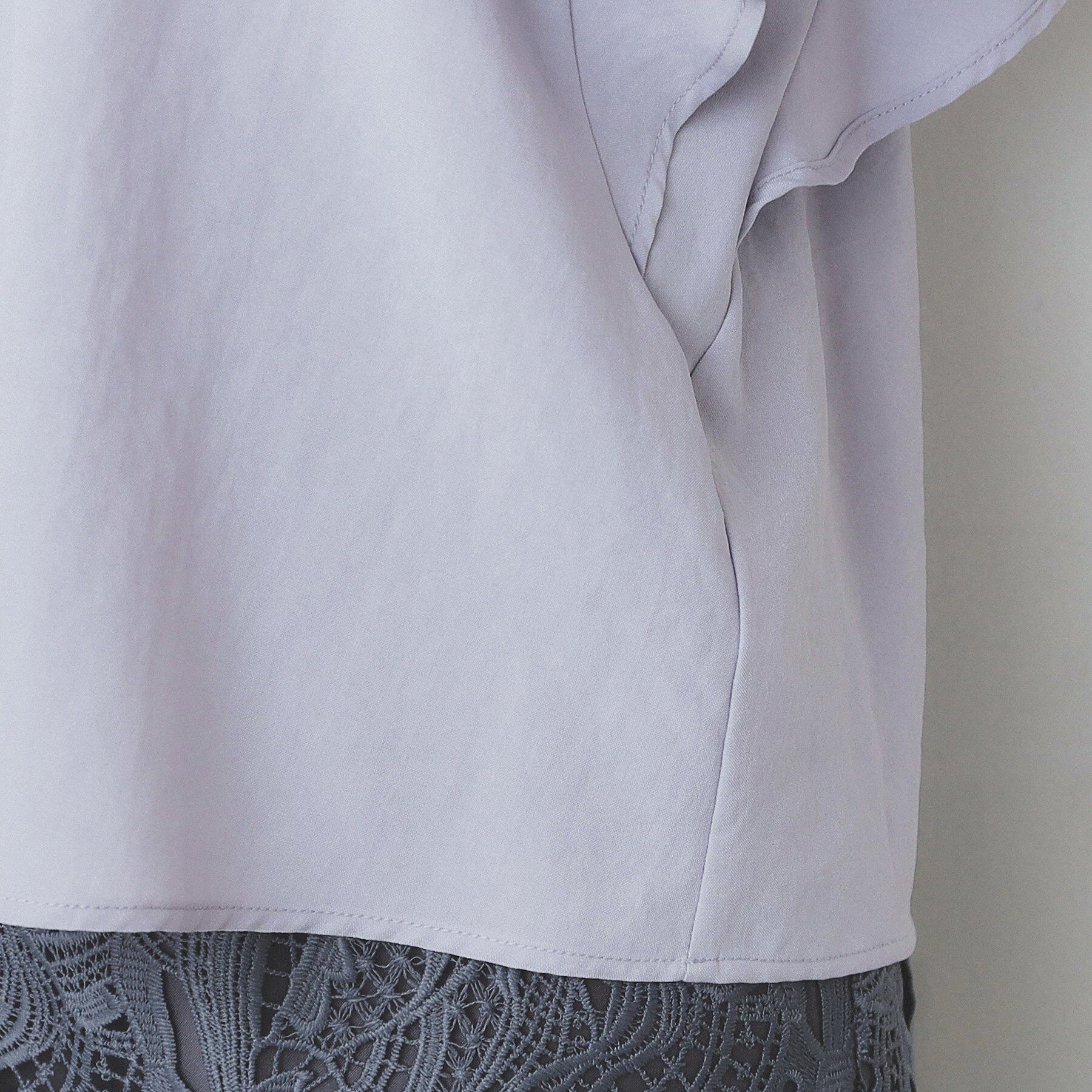 index「《7色展開/S-LLサイズ》フリルタックスリーブキーネックブラウス【吸水速乾/洗濯機可/イージーアイ」|シャツ・ブラウス|