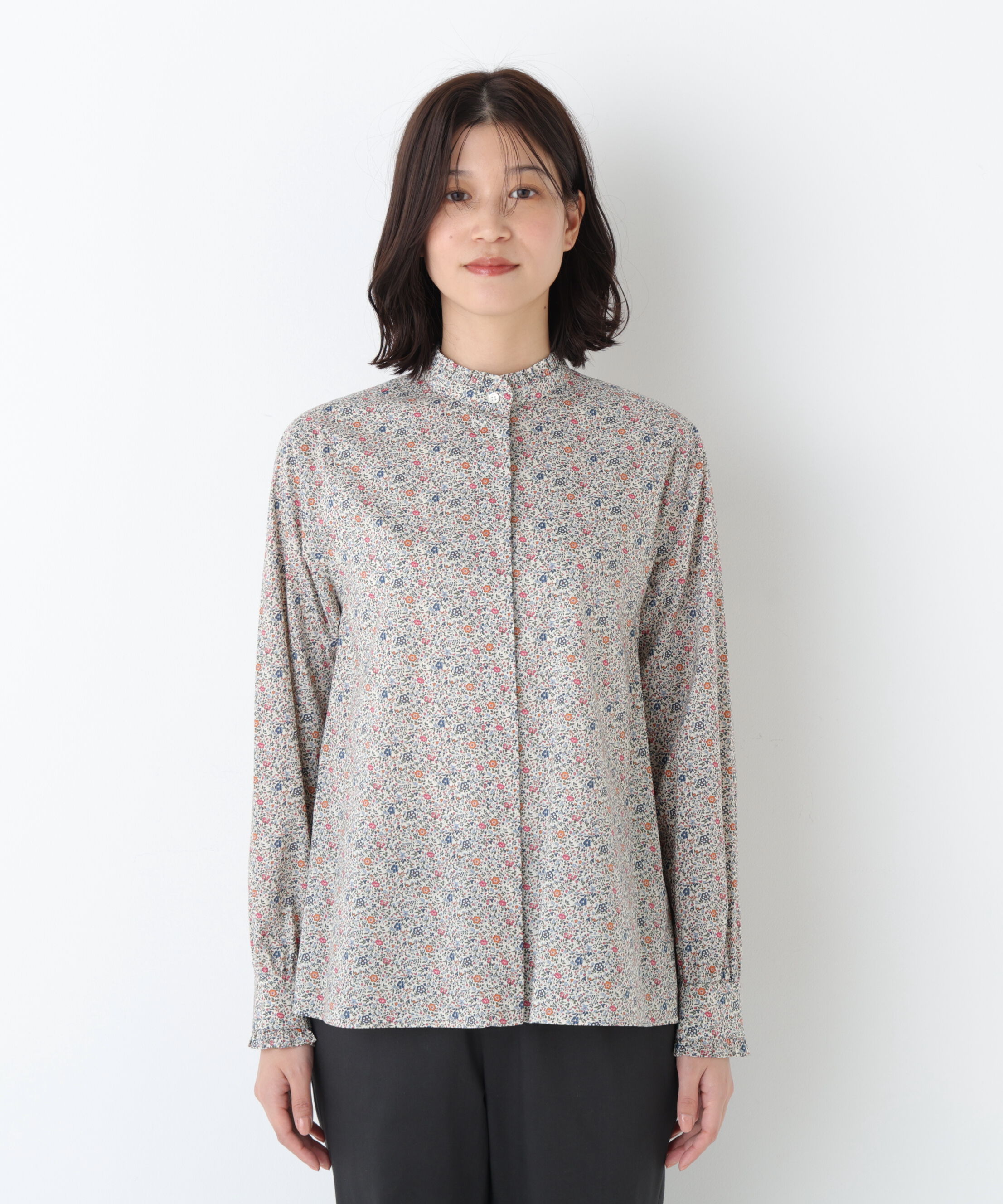  「《洗える》リバティ小花柄プリント スタンドフリルブラウス」|シャツ・ブラウス|