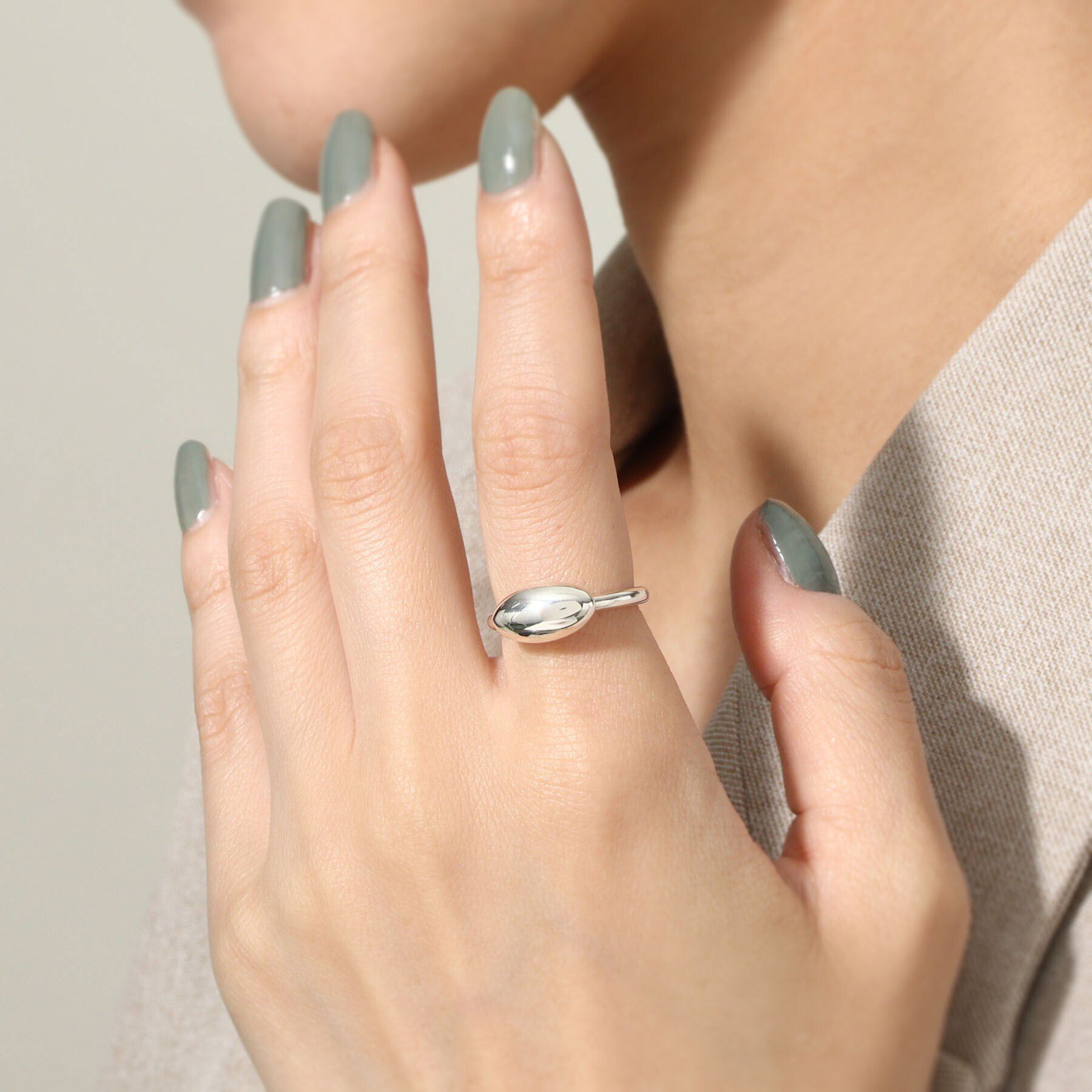 COCOSHNIK ONKITSCH「シルバー オーバルモチーフ スモールリング」|リング|