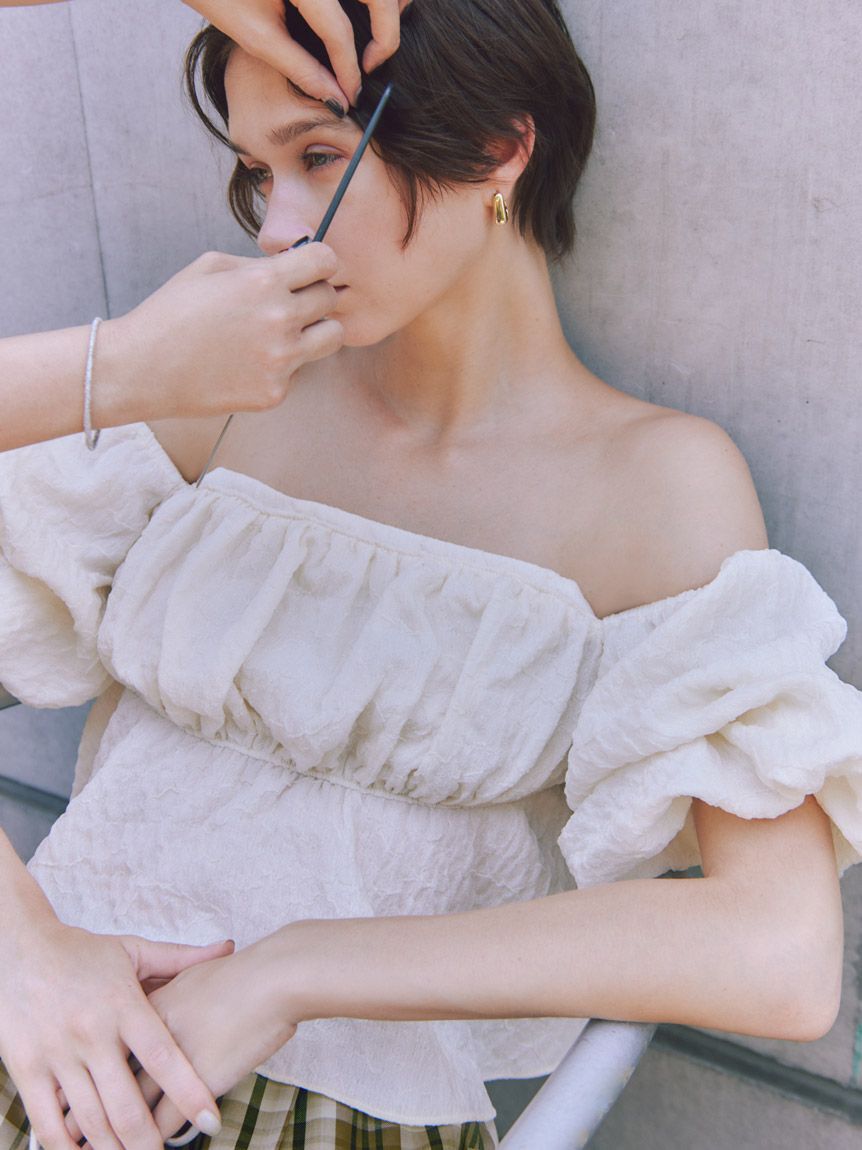 SNIDEL「オフショルフリルブラウス」|シャツ・ブラウス|