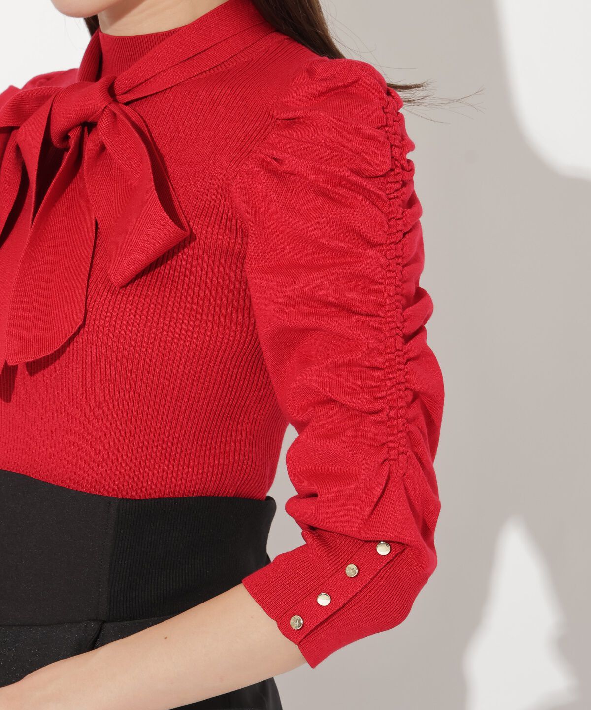 アンドクチュール「袖ギャザーボウタイ付きニットプルオーバー」|ニット・セーター|