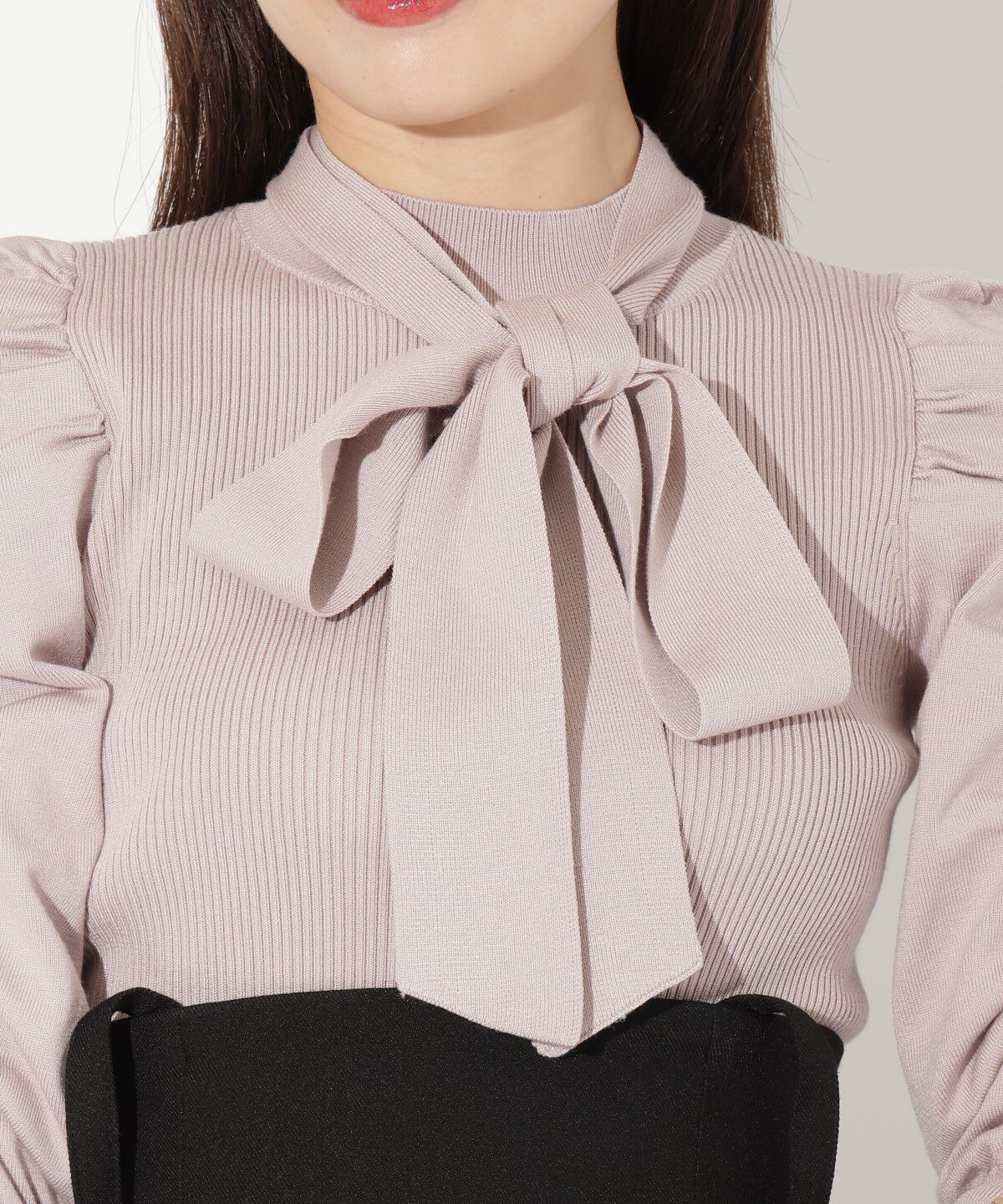 アンドクチュール「袖ギャザーボウタイ付きニットプルオーバー」|ニット・セーター|