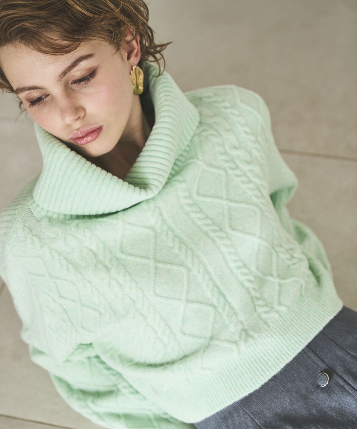 アンドクチュール「ミルドライクケーブルタートルネックプルオーバー」|ニット・セーター|