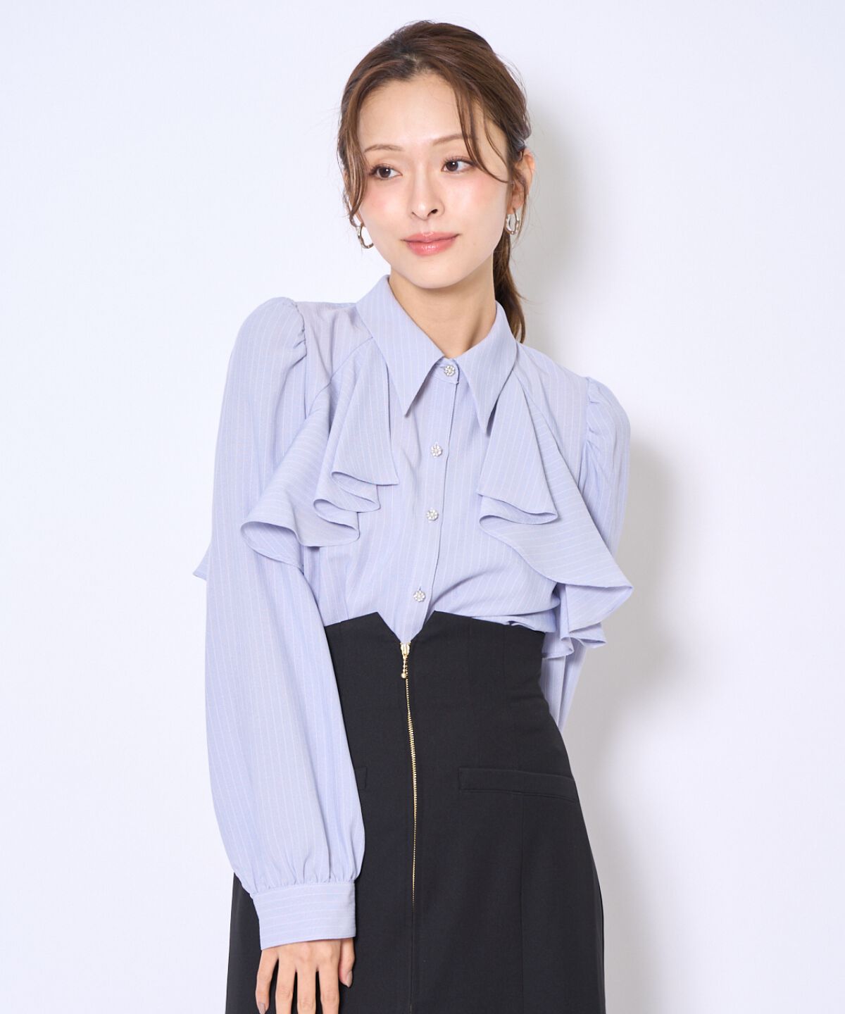 アンドクチュール「ビジューボタンフリルケープ長袖ブラウス」|シャツ・ブラウス|