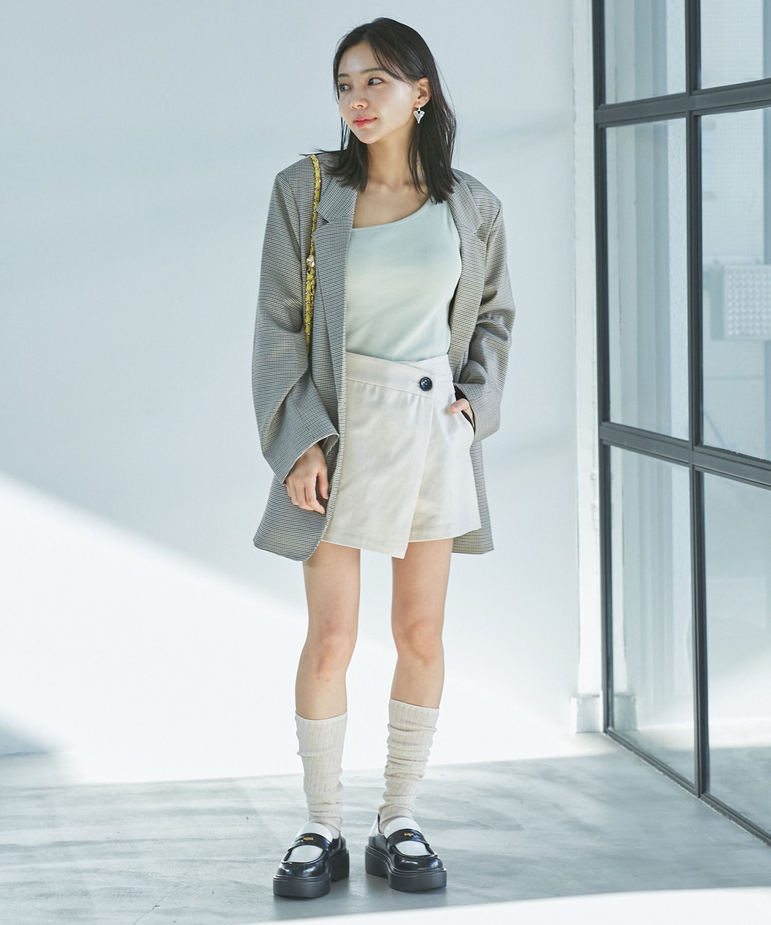 VIS「【STAYC/SUMIN着用】箔プリントミニスカパン」|スラックス|