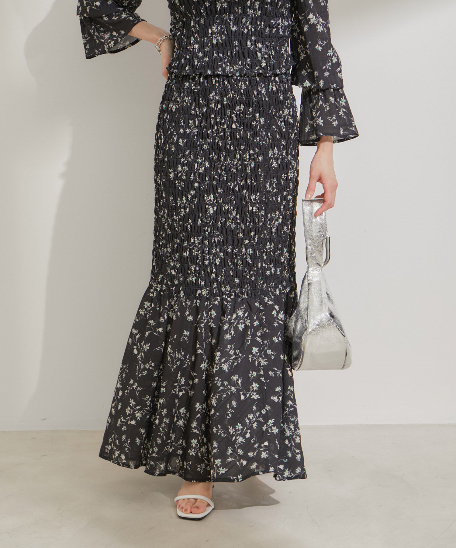 VIS「【セットアップ対応】花柄シャーリングロングスカート」|スカート|