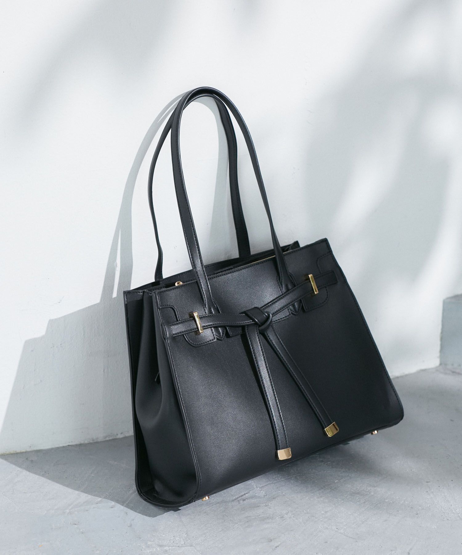 VIS「【A4収納】フラップタイトートバッグ」|トートバッグ|ブラック(01)