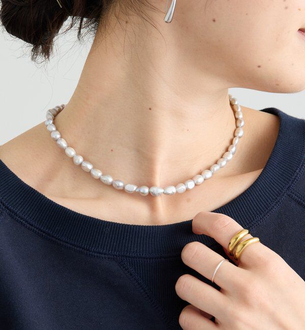  「【周りと差がつく】グレーパールショートネックレス」|ブローチ・コサージュ|グレー