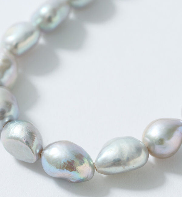  「【周りと差がつく】グレーパールショートネックレス」|ブローチ・コサージュ|