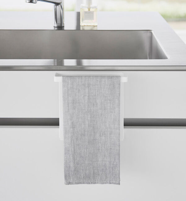 collex「【tower】シンク下収納扉タオルハンガー 高さ15cm」|食器・キッチングッズ|