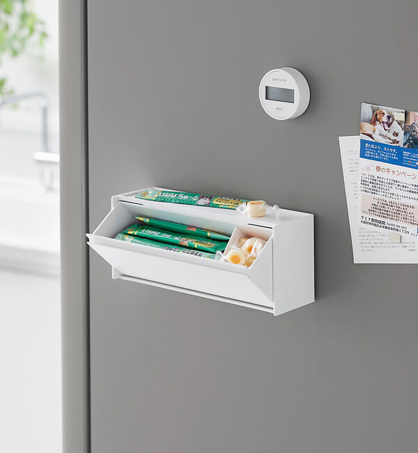 collex「【tower】 マグネットペットおやつ収納ケース  磁石で簡単取り付け コンパク」|食器・キッチングッズ|