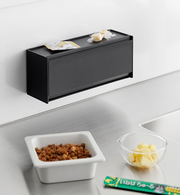 collex「【tower】 マグネットペットおやつ収納ケース  磁石で簡単取り付け コンパク」|食器・キッチングッズ|
