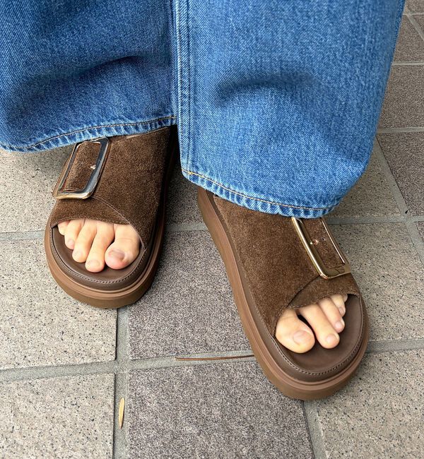 Rouge vif「【MOHI/モヒ】スウェードバックルサンダル【予約】」|サンダル|