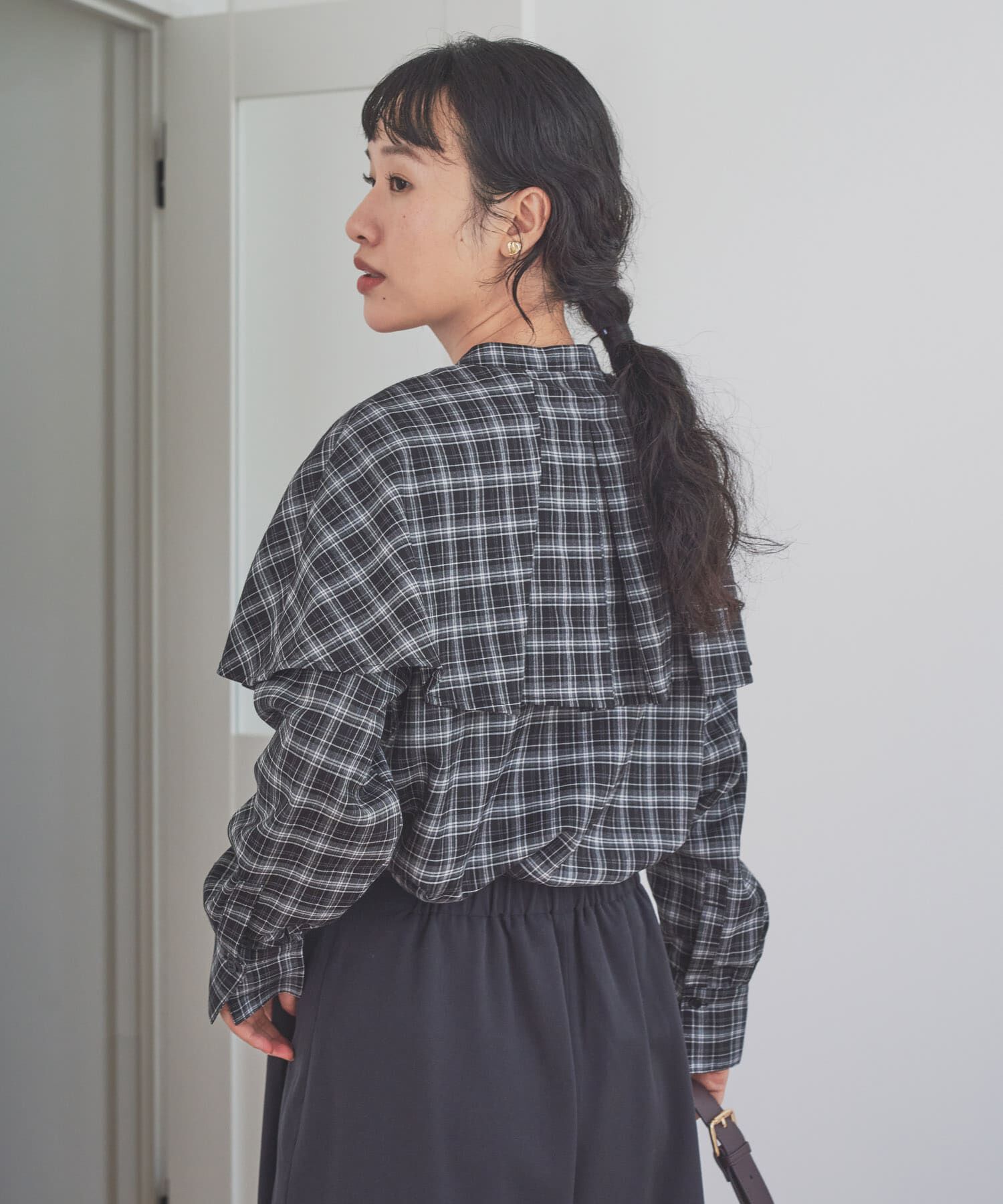 URBAN RESEARCH DOORS「チェックケープフリルブラウス」|シャツ・ブラウス|