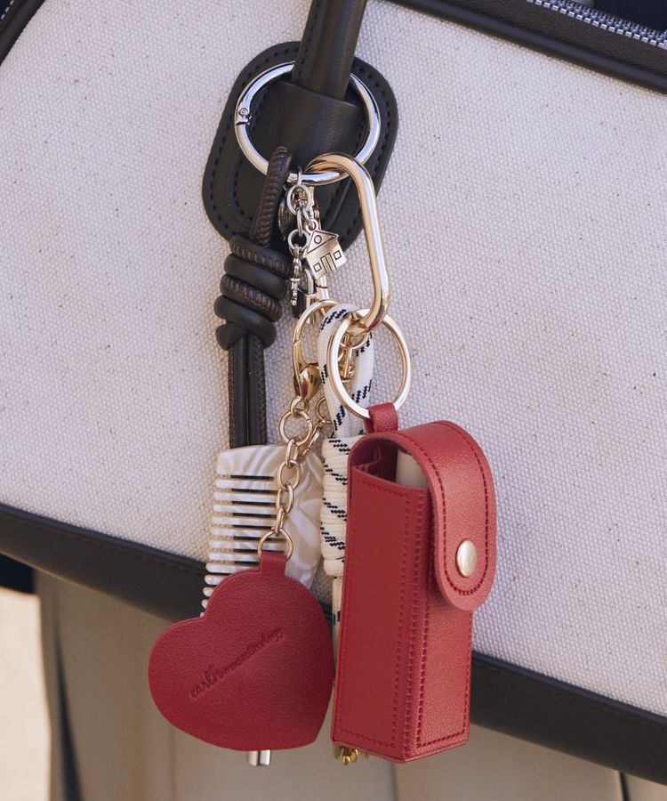 earth music&ecology「リップケース付きマルチハートチャーム」|モバイルケース|Red