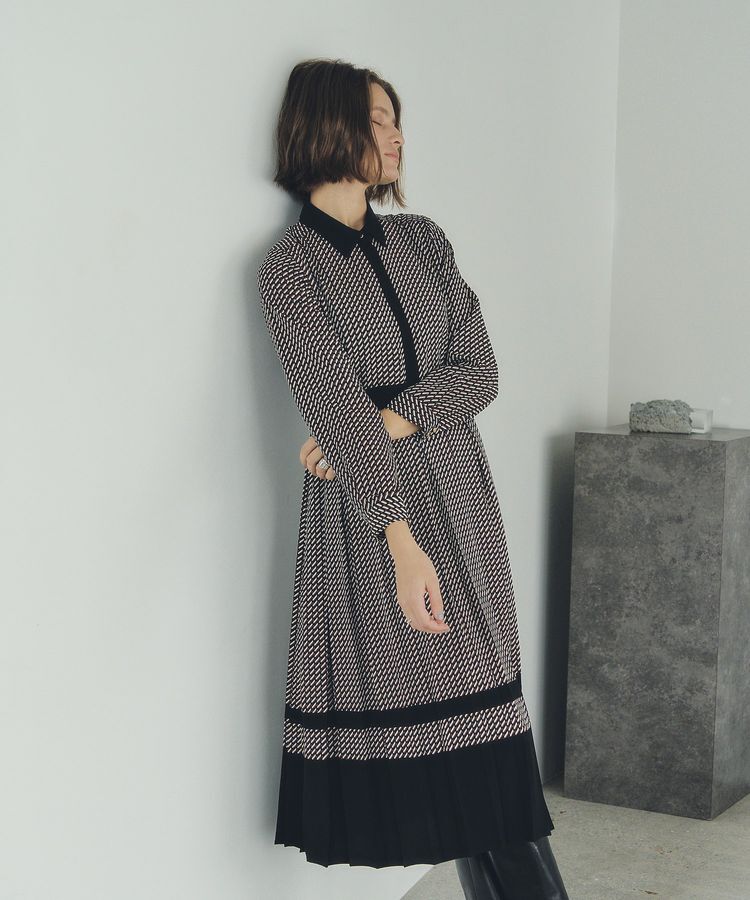 YECCA VECCA「ジオメ柄プリーツワンピース」|ワンピース|Navy