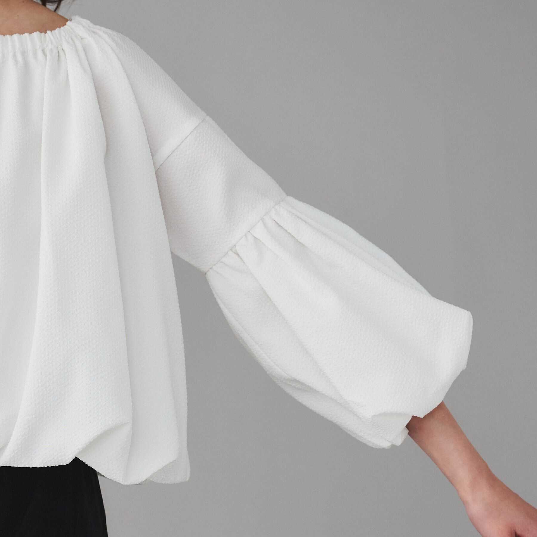 UNTITLED「【MARILYN MOON】別注 前後2way バルーンスリーブブラウス」|シャツ・ブラウス|