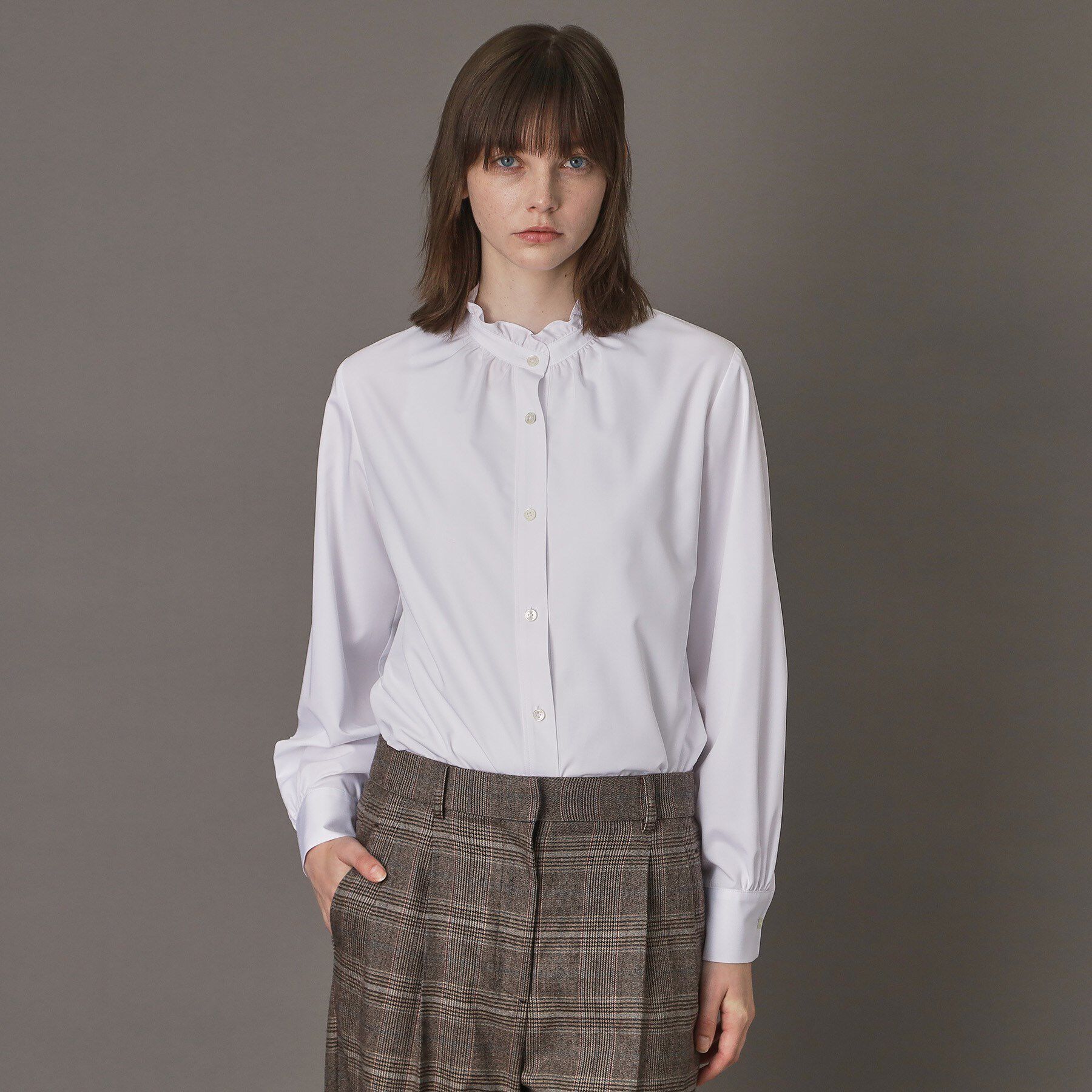 DRESSTERIOR「【CLASSY.12月号掲載】スタンドフリルネックブラウス」|シャツ・ブラウス|オフホワイト(003