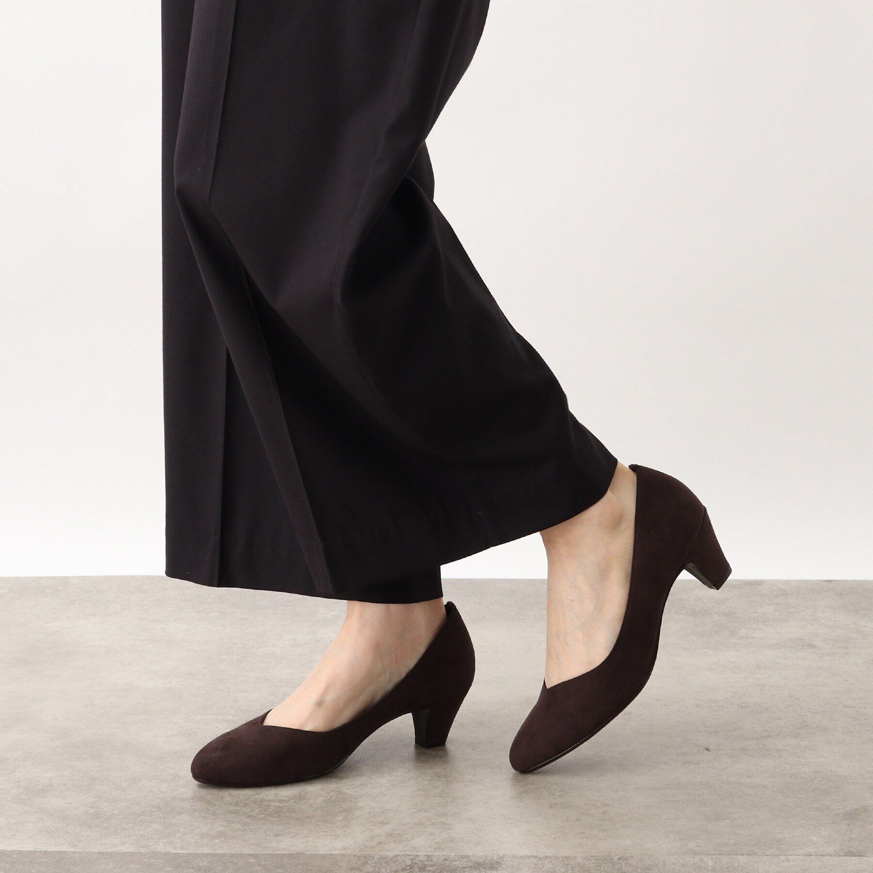 grove「【ふわっと心地よい足入れ】やわここち(R)Vカットパンプス」|パンプス|