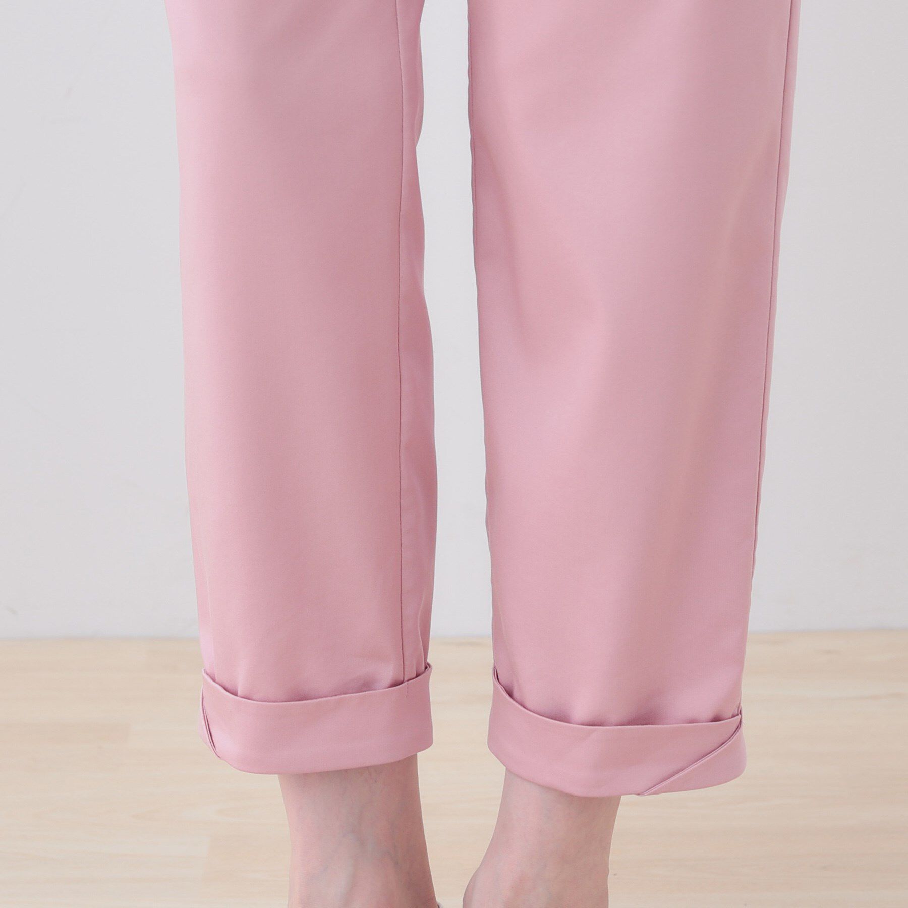 INDIVI「【洗える／高ストレッチ】クロップド丈サテンテーパードパンツ」|その他|