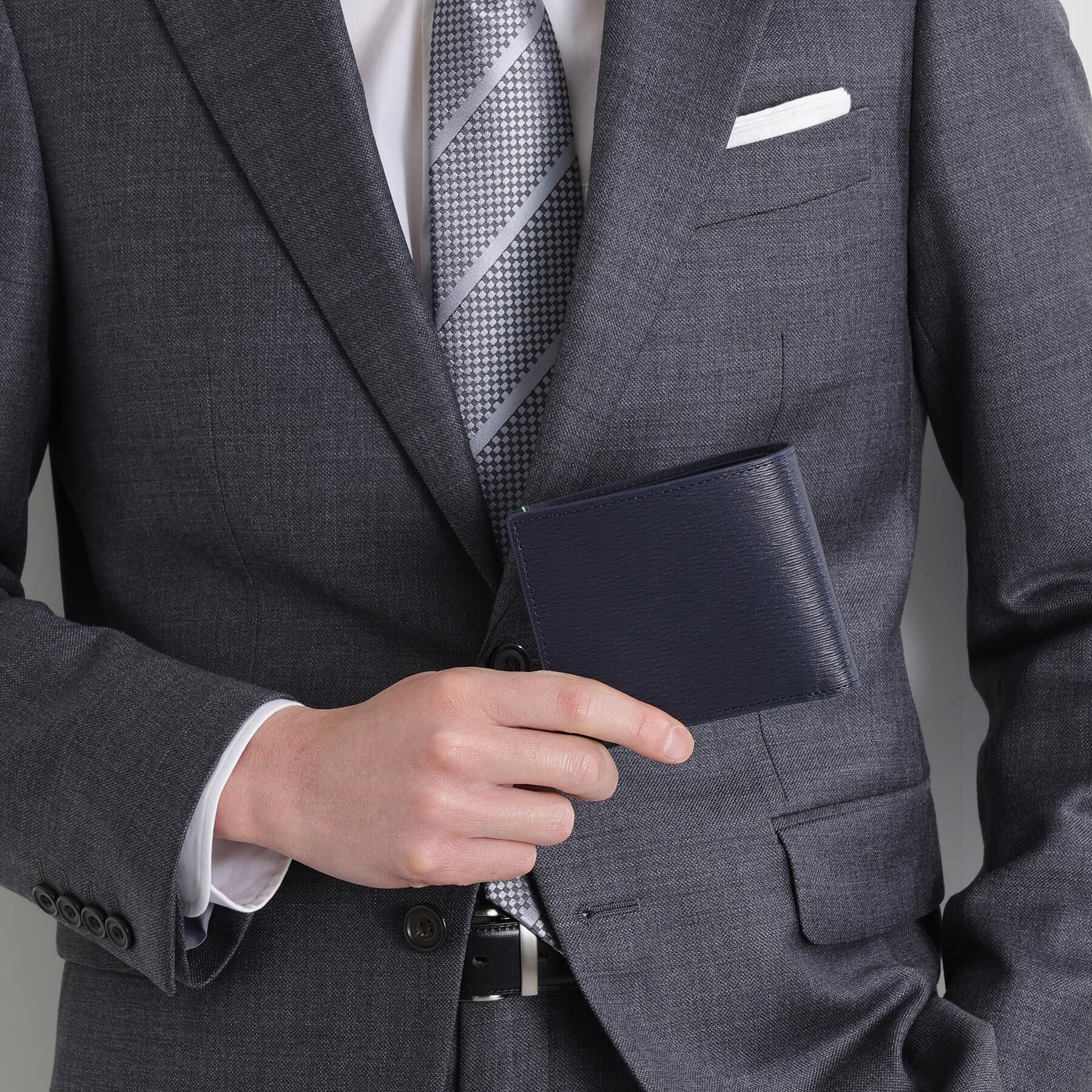 TAKEO KIKUCHI「水シボレザー2つ折り財布」|財布|