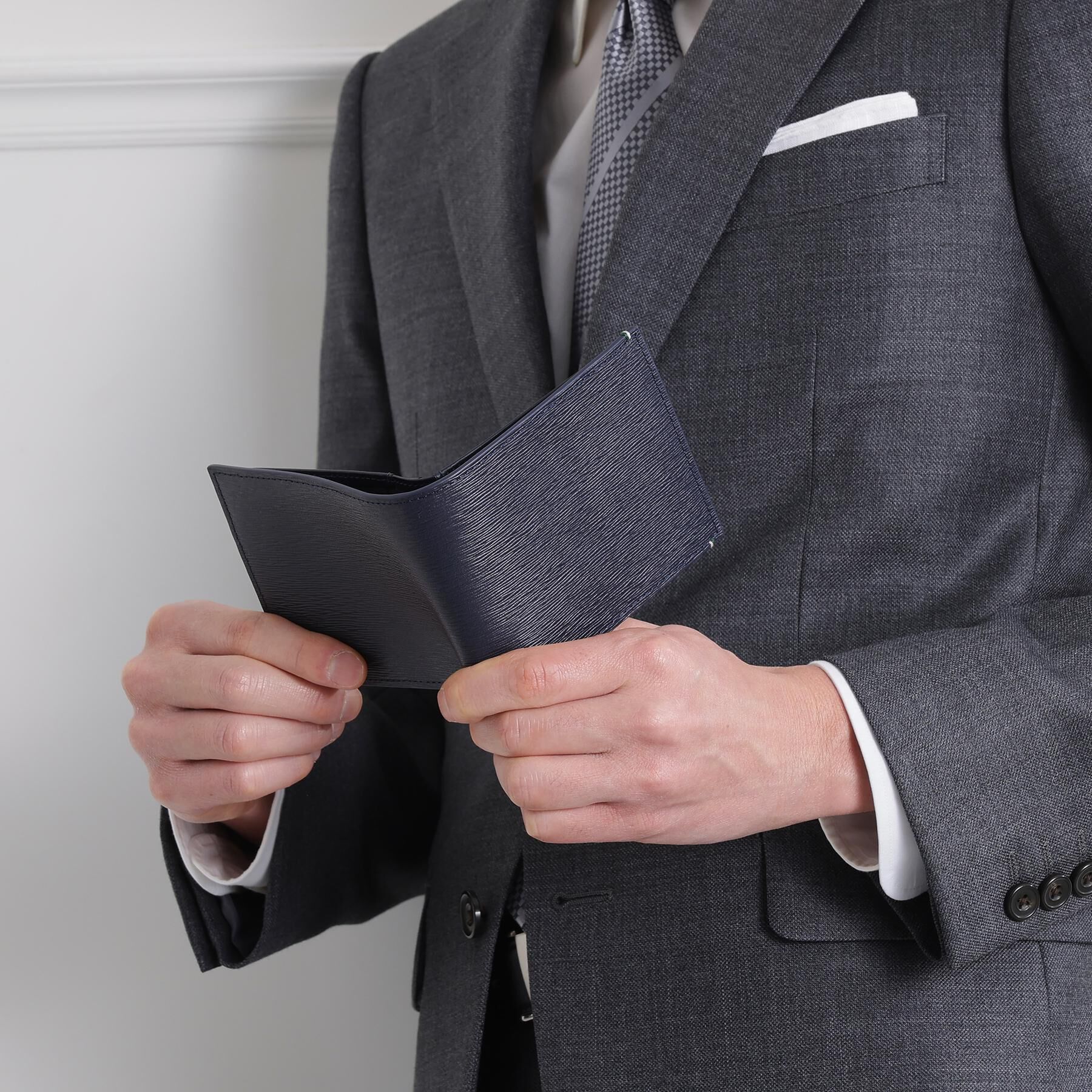 TAKEO KIKUCHI「水シボレザー2つ折り財布」|財布|